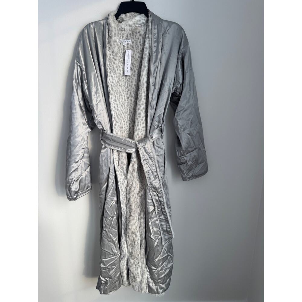 LITTLE GIRAFFE Women's Super Soft Silver Luxe Snow Leopard Robe